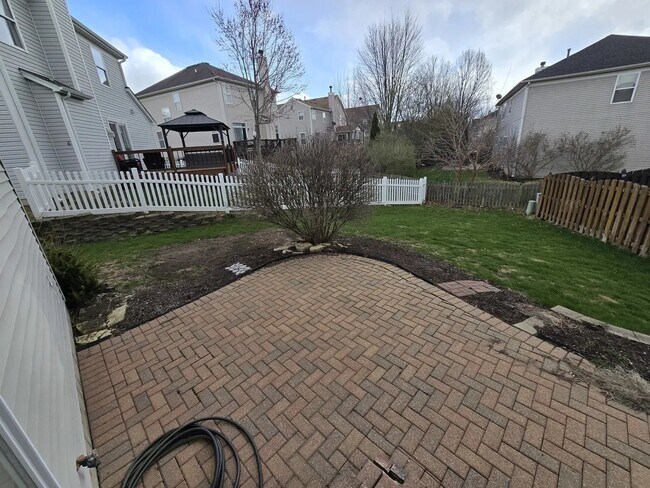 Building Photo - 211 Valley View Dr