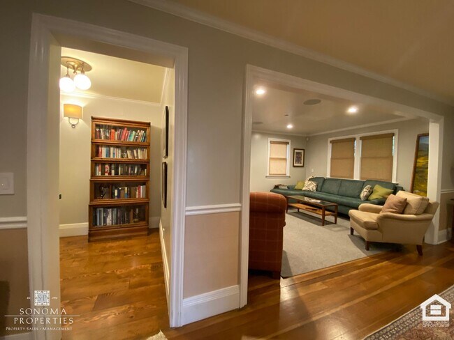Building Photo - Stunning Furnished Eastside Home
