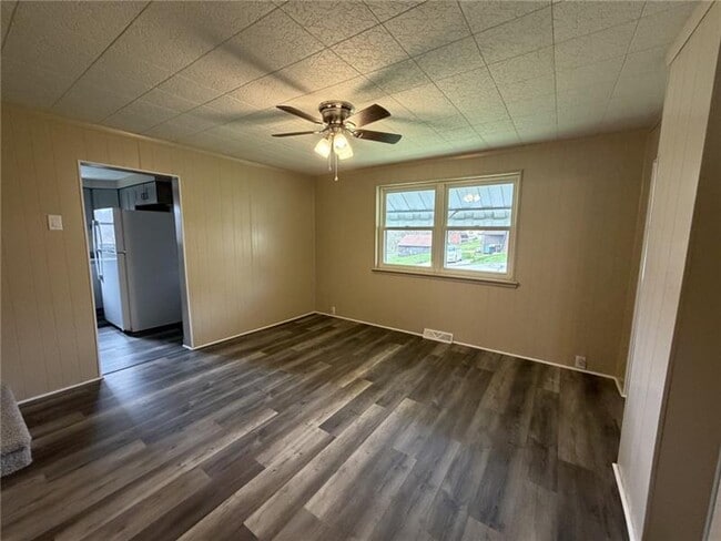 Building Photo - 1156 Eisenhower Dr