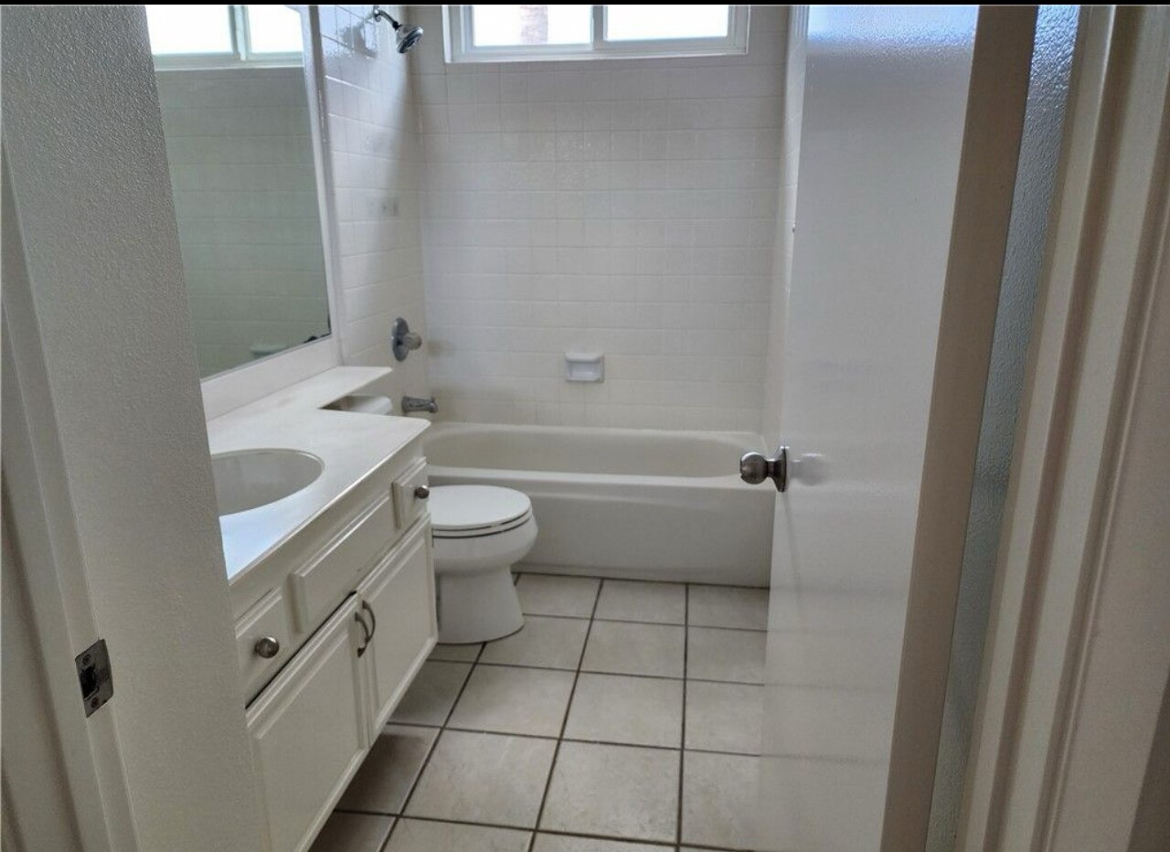 Building Photo - 2353 Littleton Cir