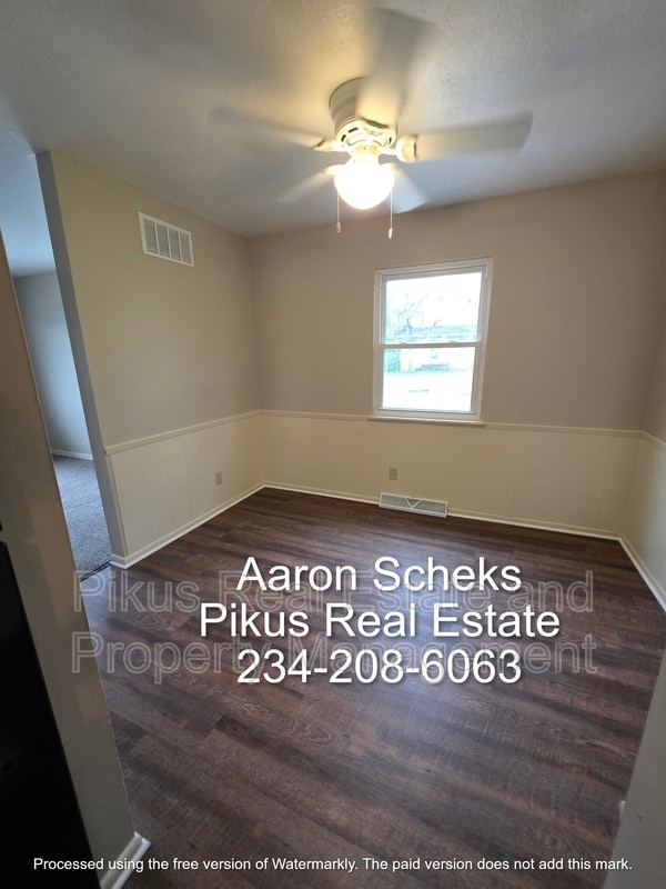 Building Photo - 3637 Albrecht Ave