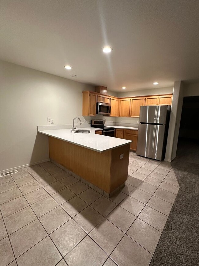 Building Photo - 3 bed 3.5 bath Townhome available on Rd 68!