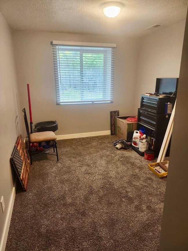 Building Photo - 4 Bed/2 Bathroom house in Farr West