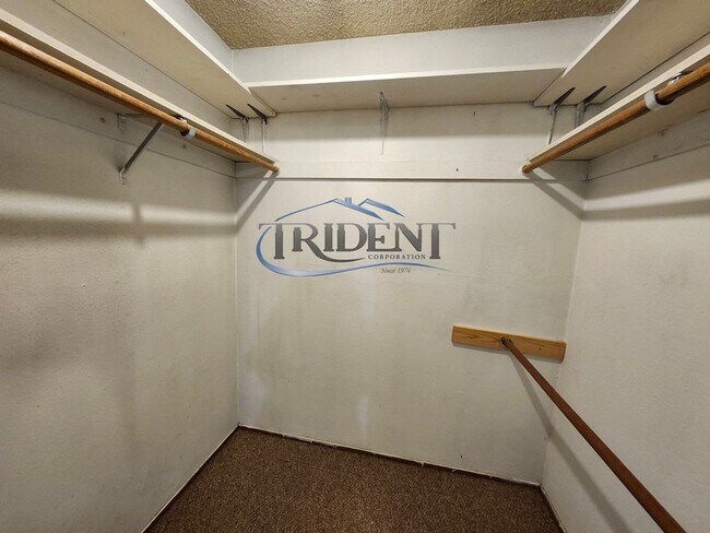 Building Photo - Cute 3 bedroom 2 bath