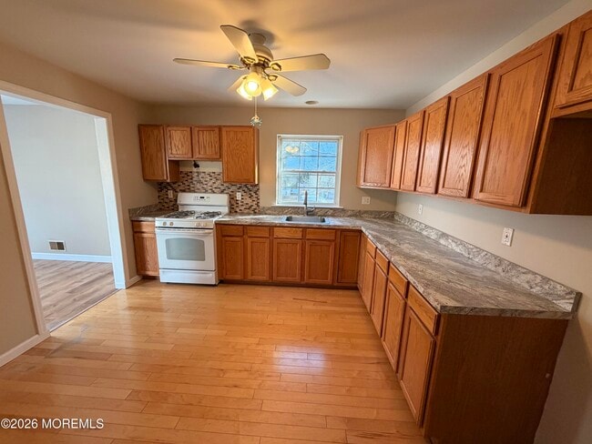 Building Photo - 703 Parkside Ave