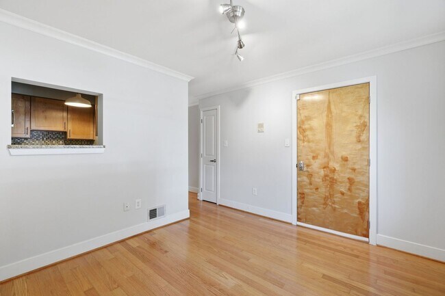 Building Photo - 1BR in the Heart of Logan Circle