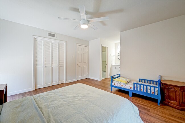 Building Photo - 1201 McDuffie St