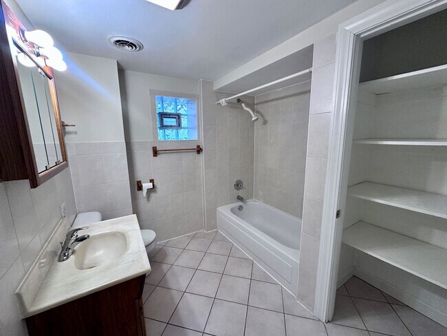 Building Photo - 3706 S Parnell Ave