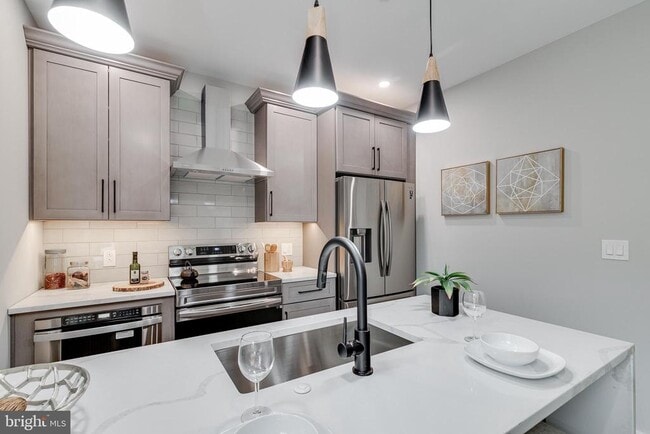 Building Photo - 752 S 16th St