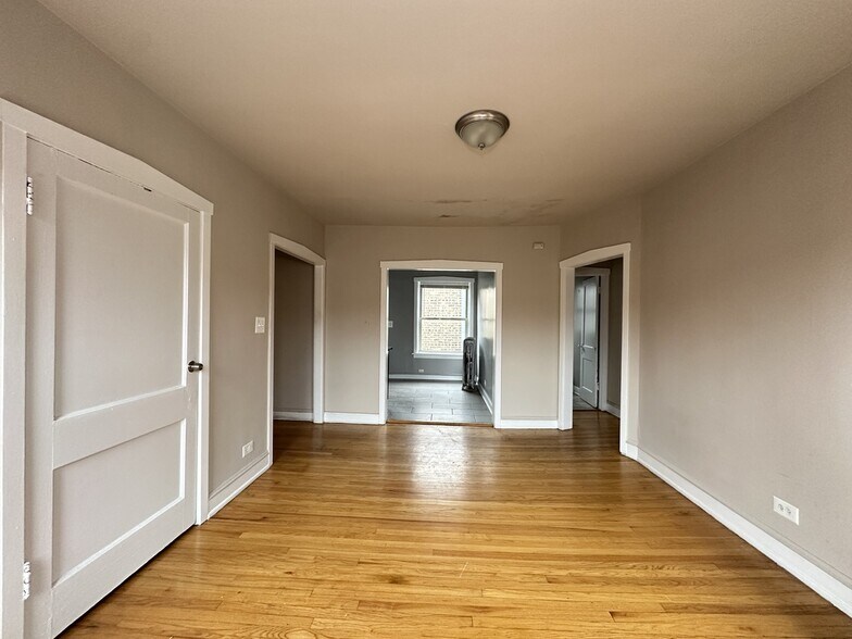 Building Photo - 4027 W Melrose St