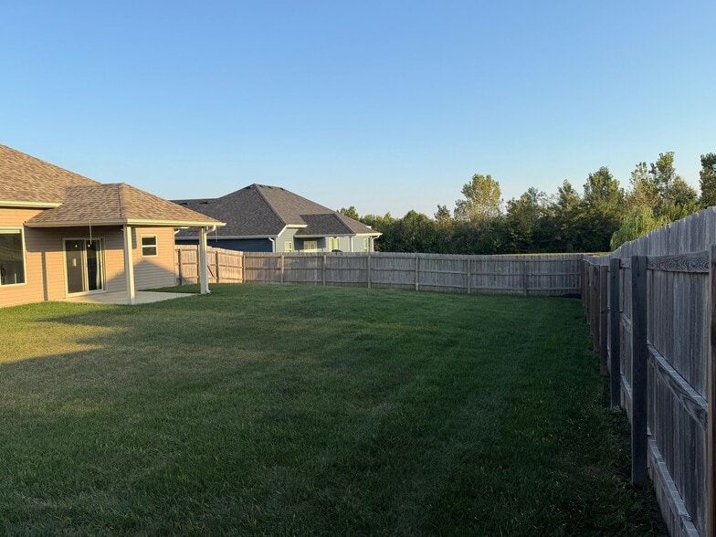 Building Photo - 5709 Ascot Way