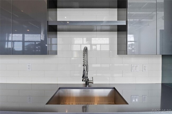 Building Photo - 302 SE Broadway St