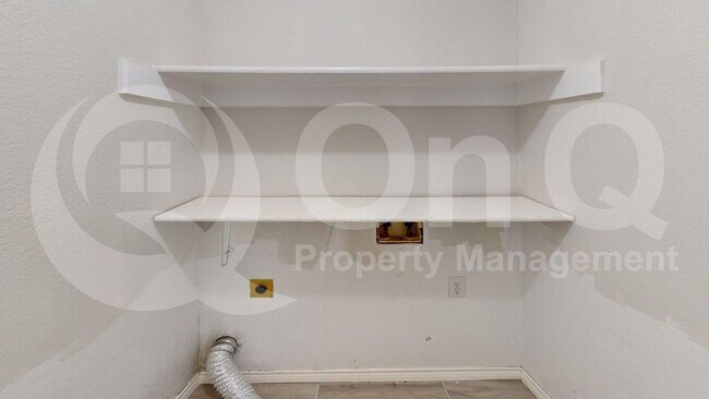 Building Photo - 8108 Bells St