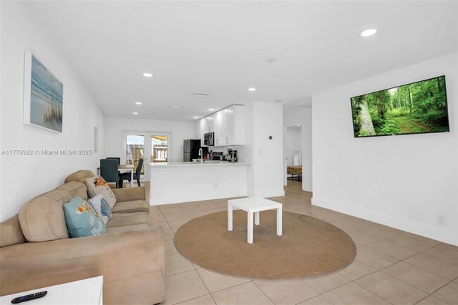 Building Photo - 2 bedroom in Dania Beach FL 33004