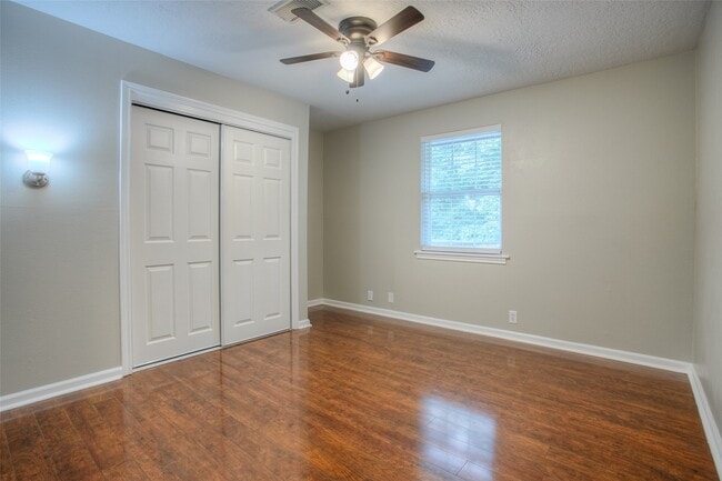 Building Photo - 6016 Teas Nursery Rd