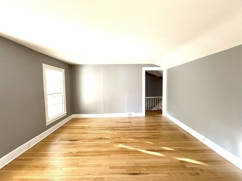 Building Photo - 707 Church St