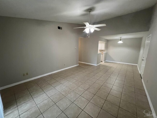 Building Photo - 9485 Sunnehanna Blvd