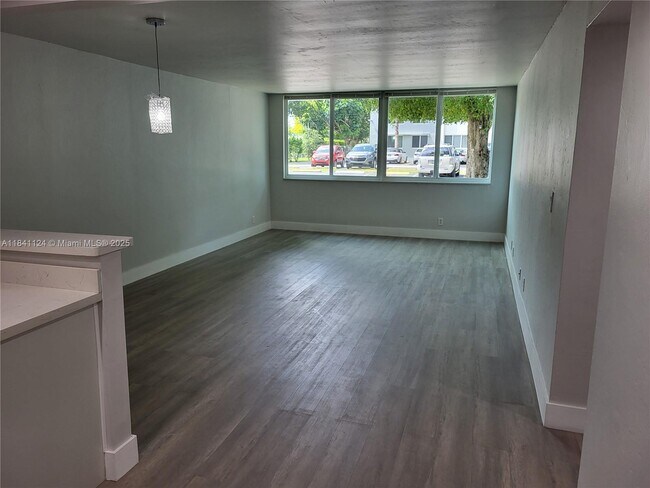 Building Photo - 9125 SW 77th Ave