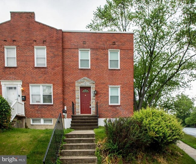Building Photo - 1726 Redwood Ave