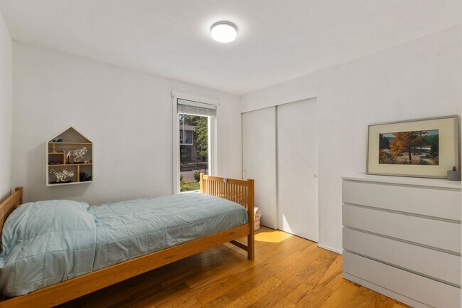 Building Photo - 3Bd/1.5Ba Kirkland Home