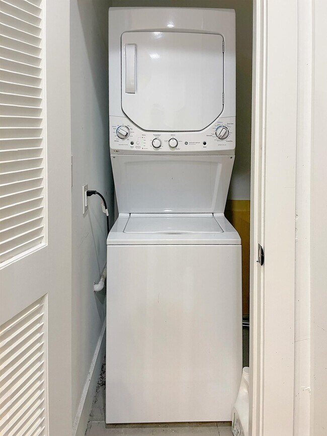 Building Photo - 72 Nelson Ave