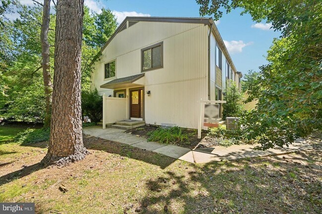 Building Photo - 5 Dendron Ct