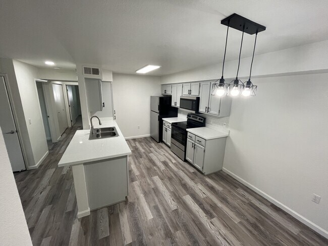 Building Photo - The Oaks at Sunset Phase II