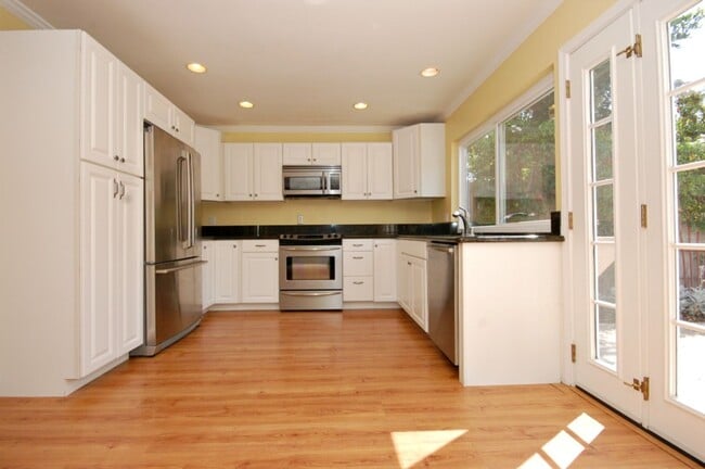 Building Photo - Beautiful Bright 3BR/2.5BA Condo in Tanglewood!!