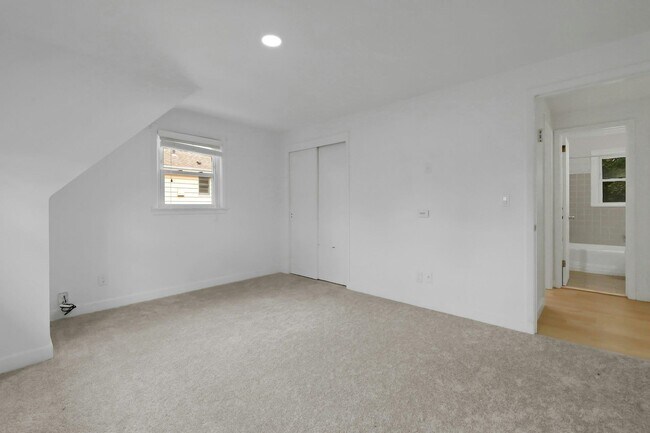 Building Photo - 130 Mt Vernon St
