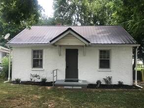 Building Photo - 3 Bedroom 1 Bath House in Columbia!