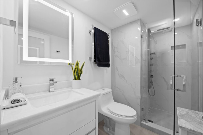 Building Photo - 5100 N Ocean Blvd