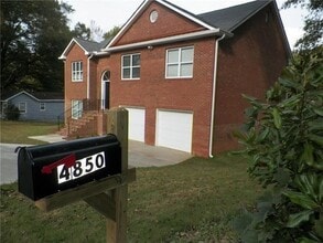 Building Photo - 4850 Griggs St