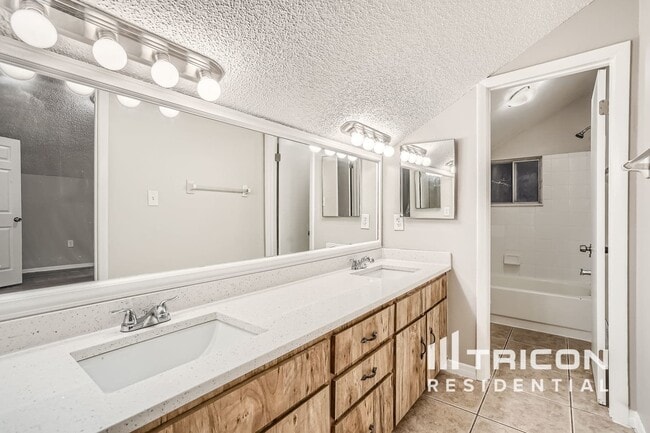 Building Photo - 217 S Shadow Bay Dr