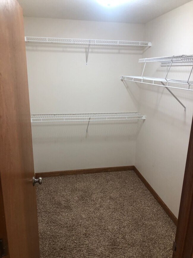 Building Photo - 2908 Eastern Rd