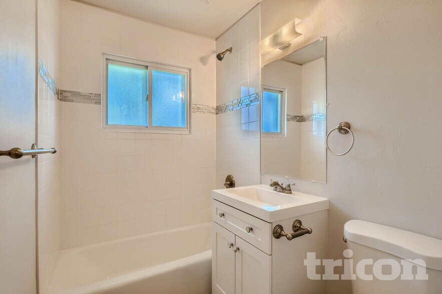 Building Photo - 432 28th Ave Ct