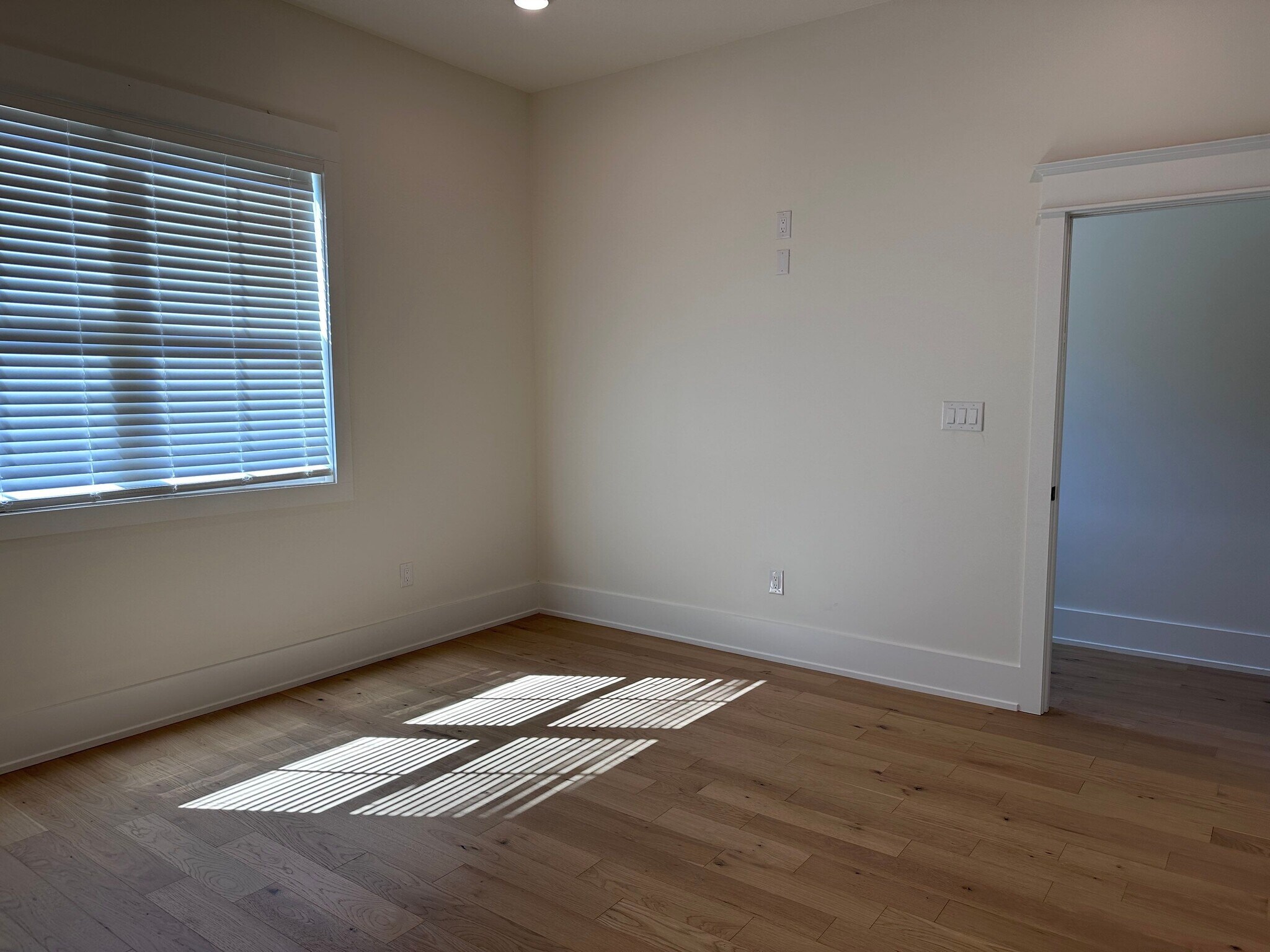 Building Photo - 136 McCowat St