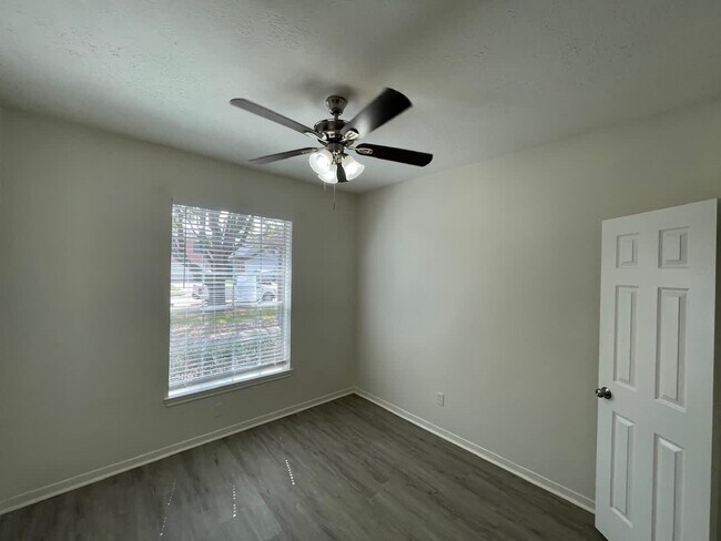 Building Photo - 22826 Tara Way Dr