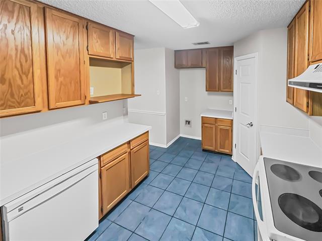 Building Photo - 7912 Buttercup Cir N