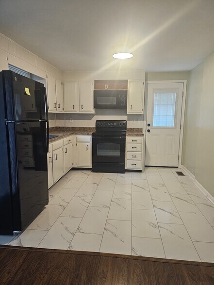Building Photo - 259 Lakeview Dr