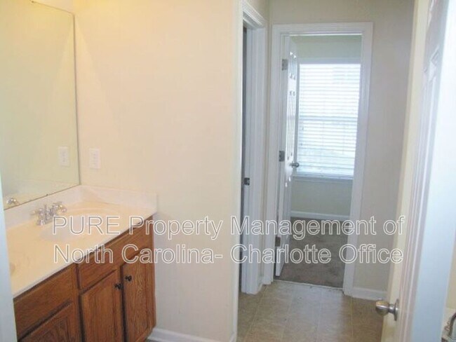 Building Photo - 7227 Tanners Creek Dr
