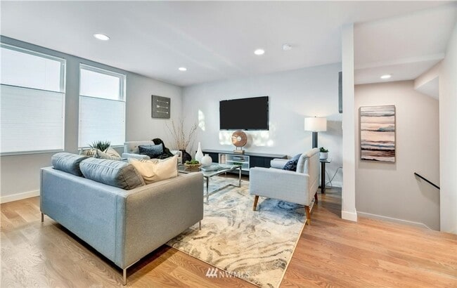 Building Photo - 2Bd/2Ba Seattle Townhouse