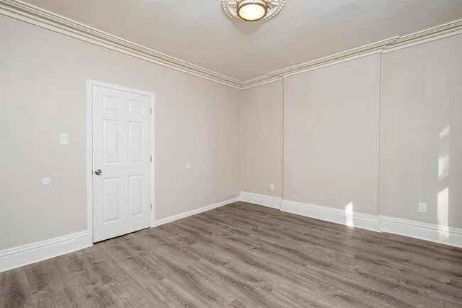 Building Photo - 431 10th St