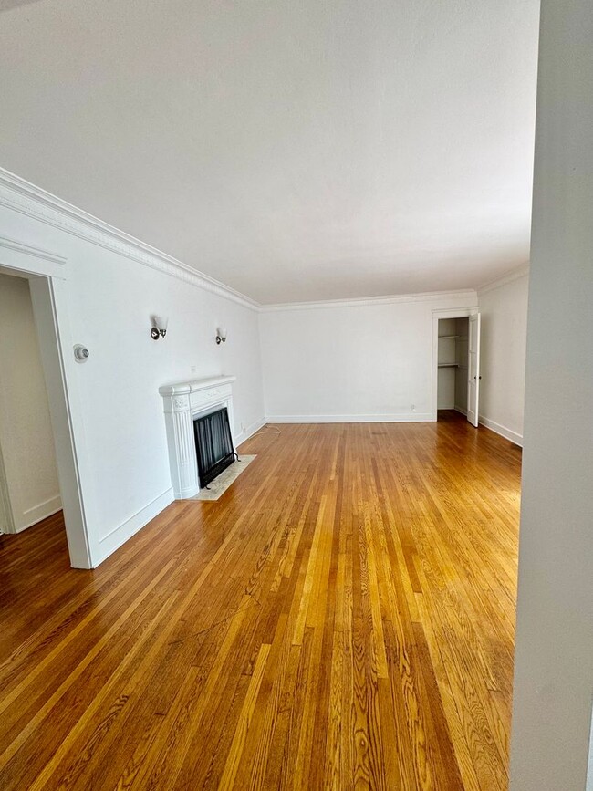 Building Photo - Completely remodel 1 bedroom apartment in ...