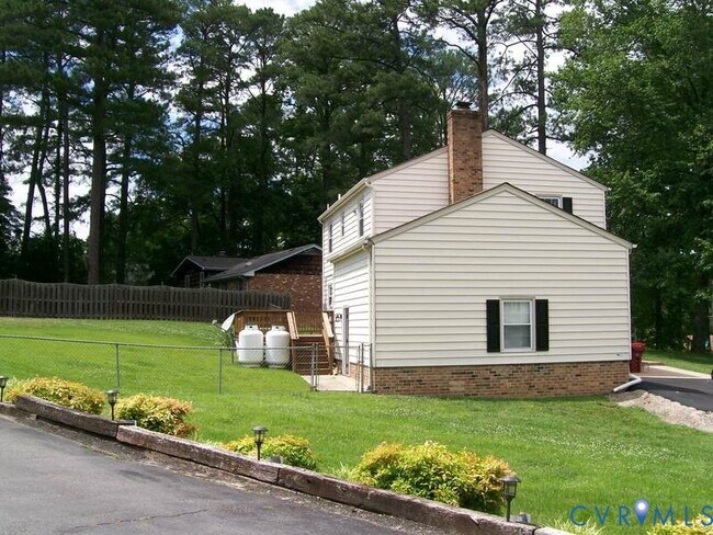 Building Photo - 111 Lakeside Dr