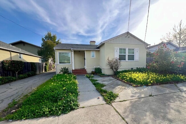 Building Photo - 127 22nd Ave