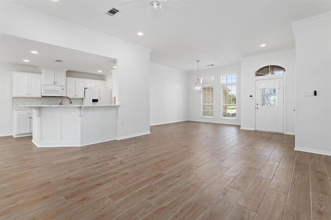 Building Photo - 7673 Rosewood Dr