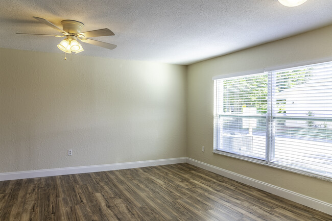 Living Room - 3645 Barna Ave