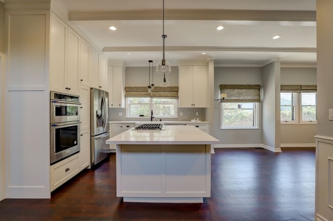 Building Photo - Gorgeous Home in Old Towne Orange