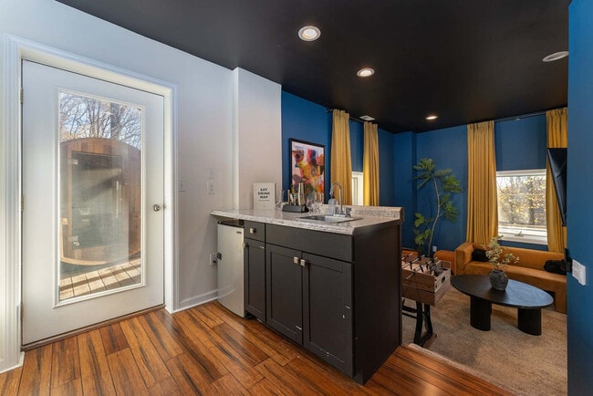 Building Photo - 585 Granny Lewis Ln