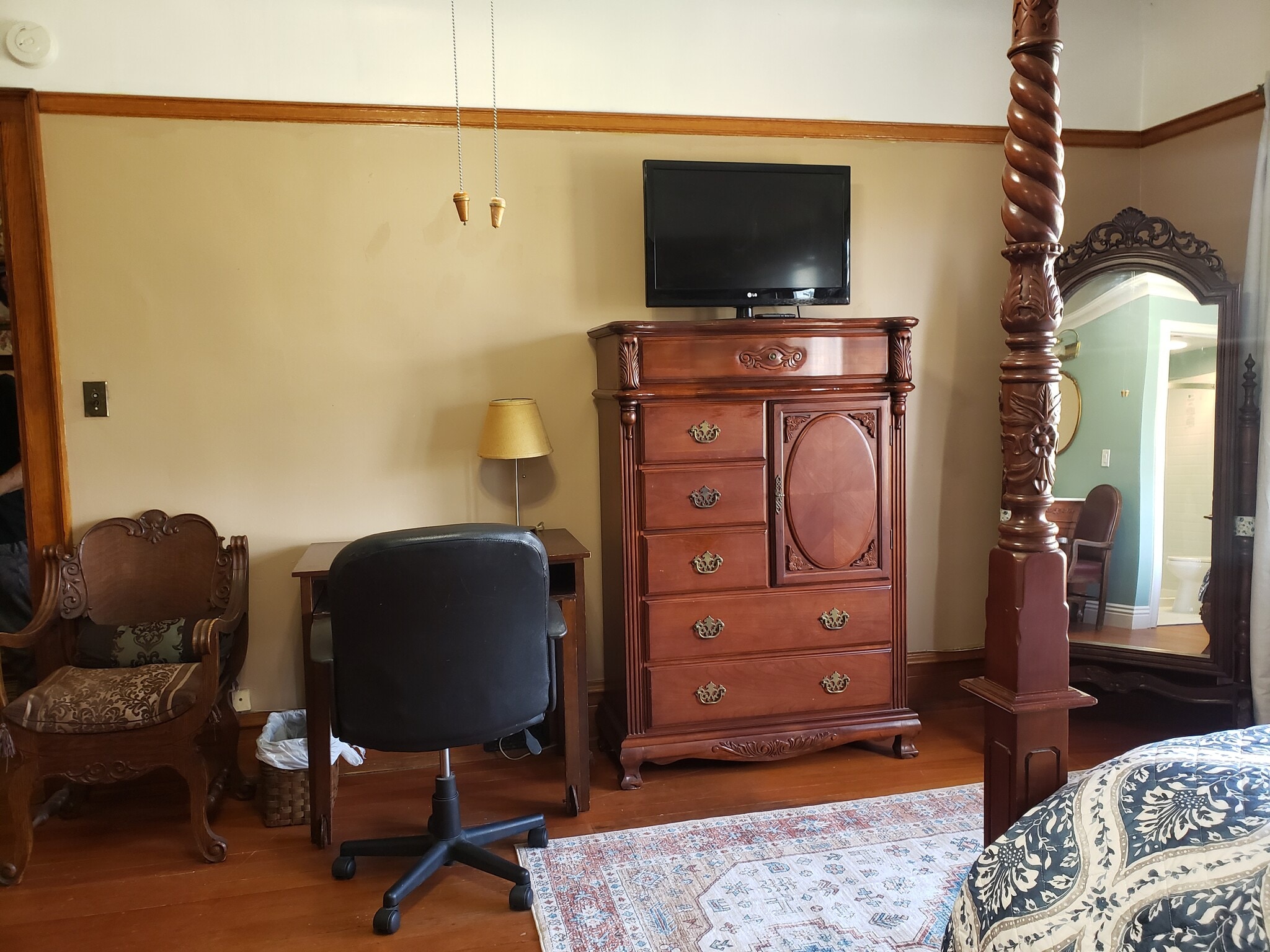 Vista Room $1475 - 2374 Mission Inn Ave